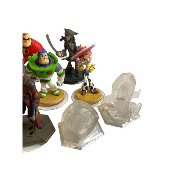 Lot of 10 Disney Pixar Infinity Figurines with 2 Game Discs - Picture 6 of 9